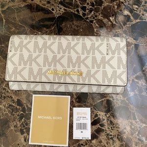 Michael Kors Jet Set Wallet